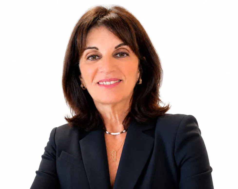 Dra. Cristiane Fadel Bearzi — Especialista em Ginecologia, Medicina Integrativa e Menopausa